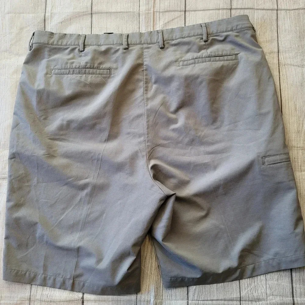 Greg Norman Men's •Size 42• Golf Shorts Gray Lightweight Comfortable